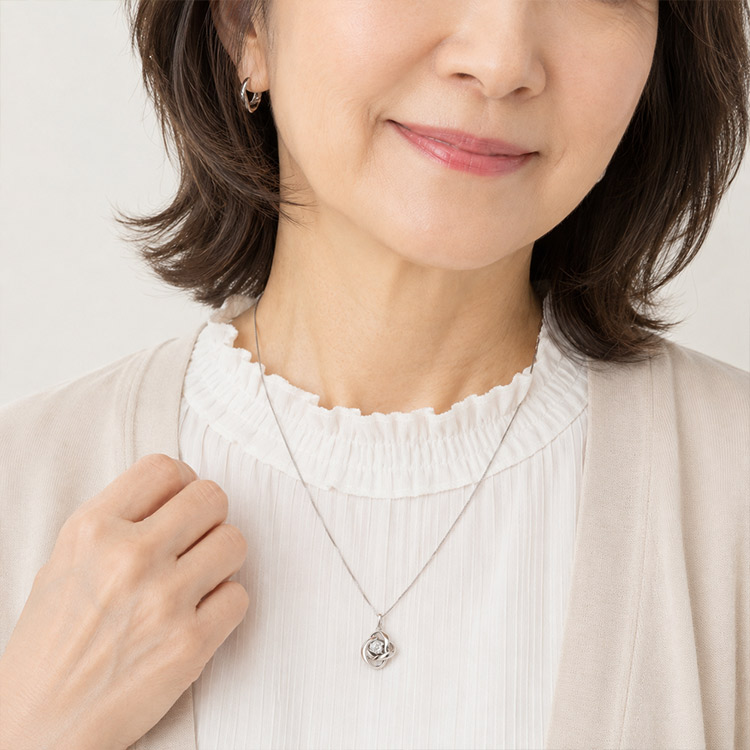 身につけても、飾っても、日々の暮らしにそっと寄り添う