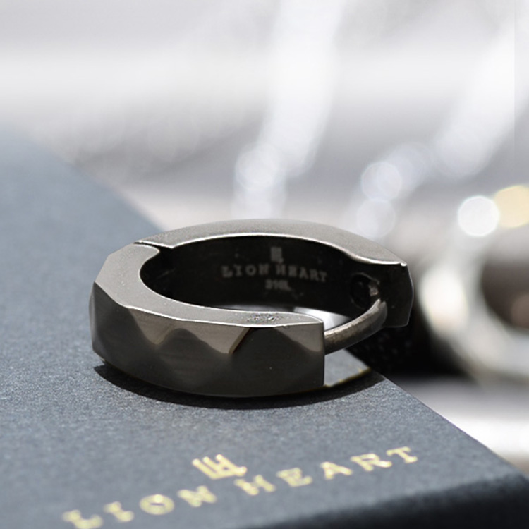 LION HEART ステンレスピアス(片耳用) 03EA0015BK