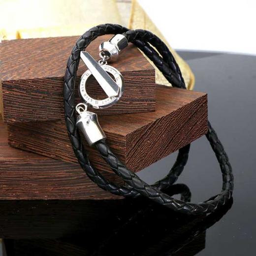 レザーブレスレット