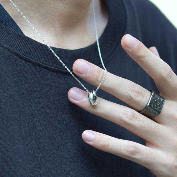 シルバーネックレス