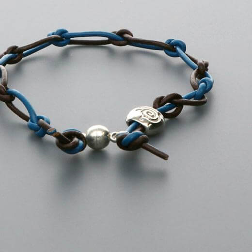 レザーブレスレット