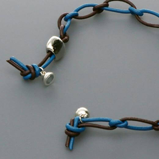 レザーブレスレット