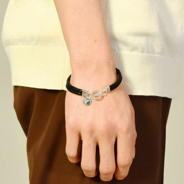 レザーブレスレット