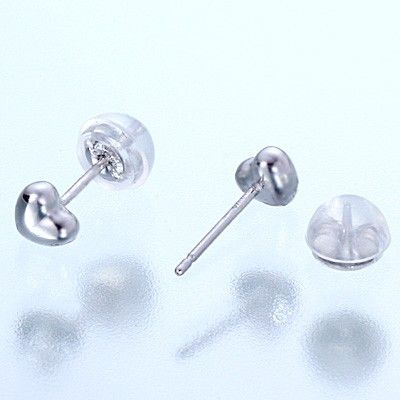 ホワイトゴールドスタッドピアス