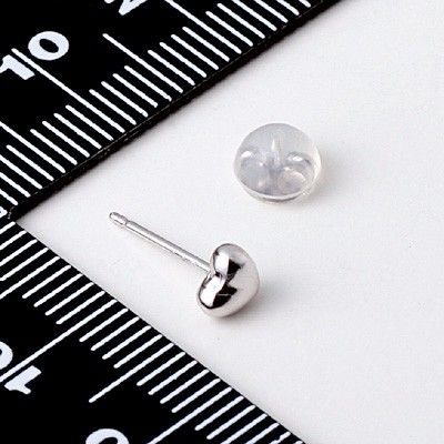 ホワイトゴールドスタッドピアス