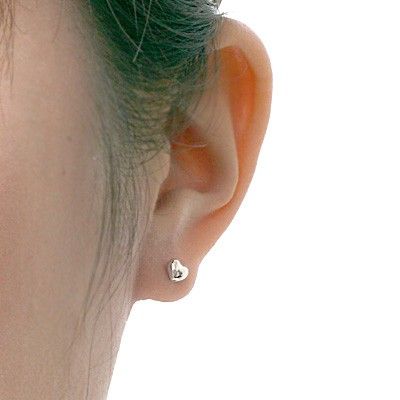 ホワイトゴールドスタッドピアス