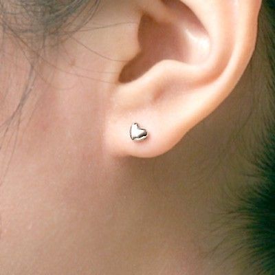 ホワイトゴールドスタッドピアス