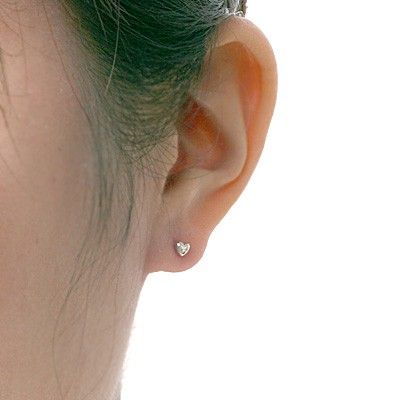 ホワイトゴールドスタッドピアス