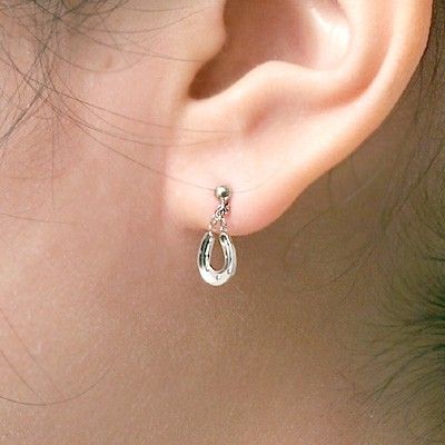 ホワイトゴールドスタッドピアス