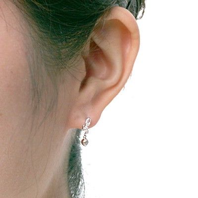 ホワイトゴールドスタッドピアス