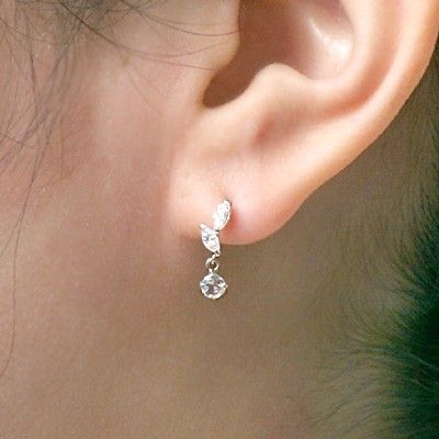 ホワイトゴールドスタッドピアス