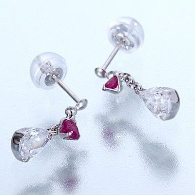 ホワイトゴールドスタッドピアス