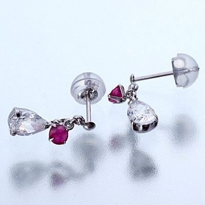 ホワイトゴールドスタッドピアス