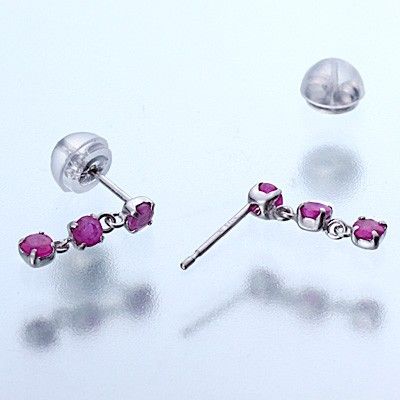 ホワイトゴールドスタッドピアス