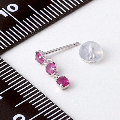 ホワイトゴールドスタッドピアス