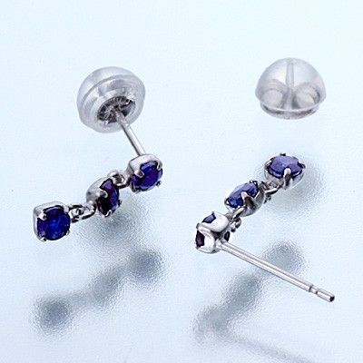 ホワイトゴールドスタッドピアス