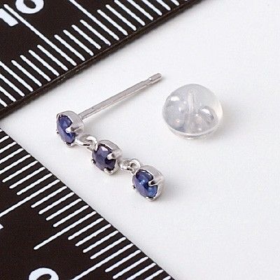 ホワイトゴールドスタッドピアス