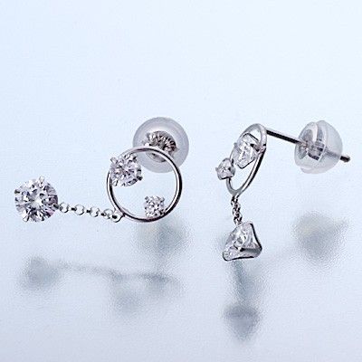 ホワイトゴールドスタッドピアス