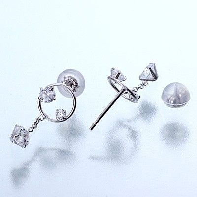 ホワイトゴールドスタッドピアス