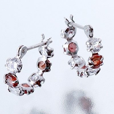 ホワイトゴールドフープピアス