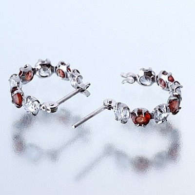 ホワイトゴールドフープピアス