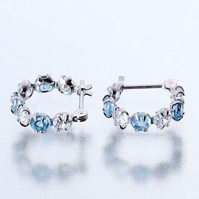 ホワイトゴールドフープピアス