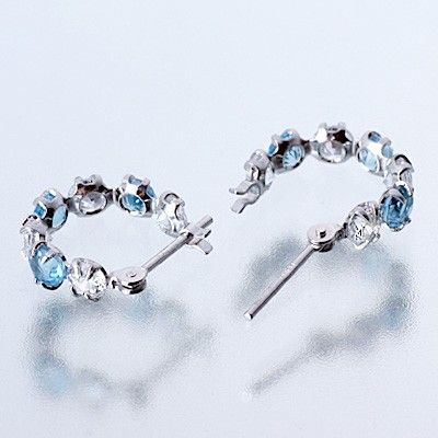 ホワイトゴールドフープピアス