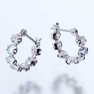 ホワイトゴールドフープピアス