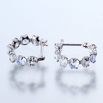 ホワイトゴールドフープピアス