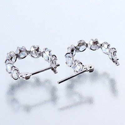 ホワイトゴールドフープピアス