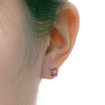 ホワイトゴールドスタッドピアス