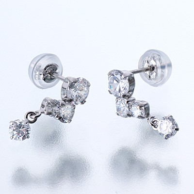 ホワイトゴールドスタッドピアス