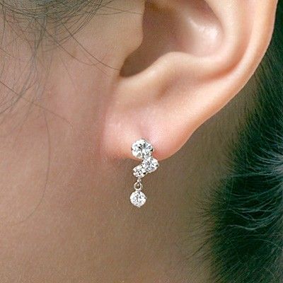 ホワイトゴールドスタッドピアス