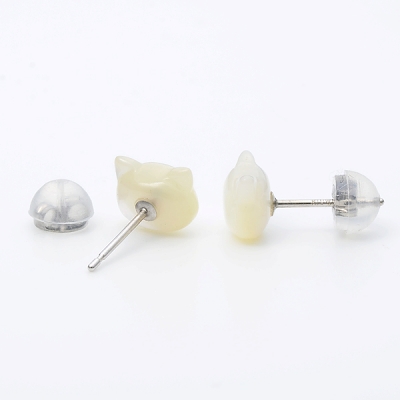 ホワイトゴールドピアス