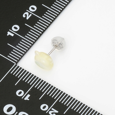 ホワイトゴールドピアス