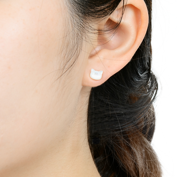 ホワイトゴールドピアス