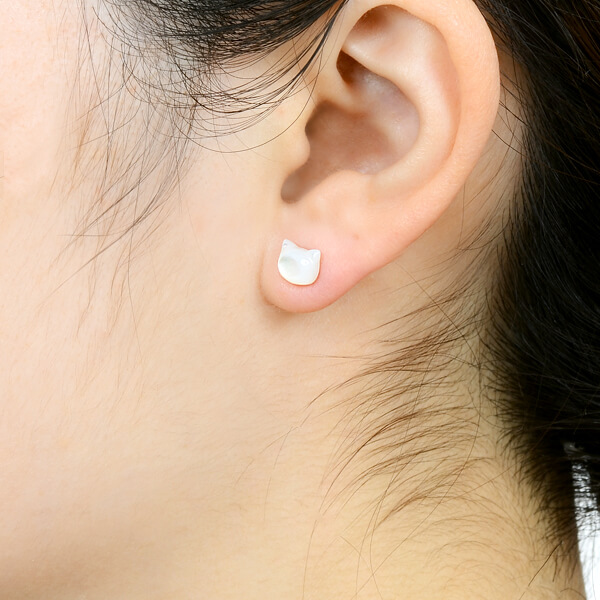 ホワイトゴールドピアス