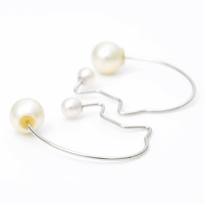 ホワイトゴールドピアス