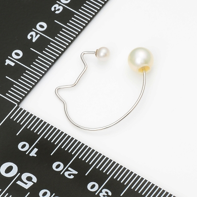 ホワイトゴールドピアス