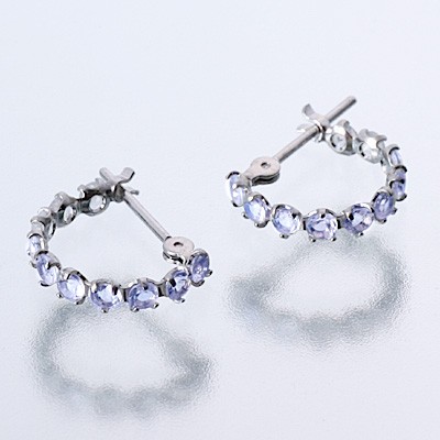 ホワイトゴールドフープピアス