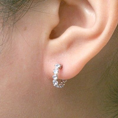 ホワイトゴールドフープピアス