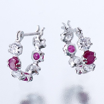 ホワイトゴールドフープピアス