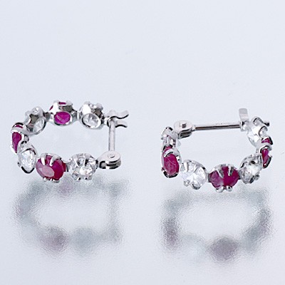 ホワイトゴールドフープピアス