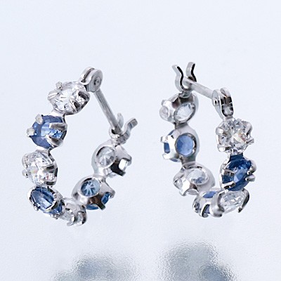 ホワイトゴールドフープピアス