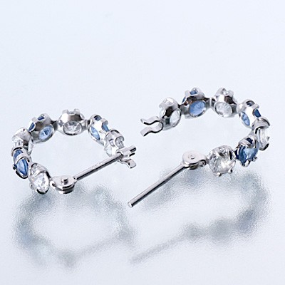 ホワイトゴールドフープピアス