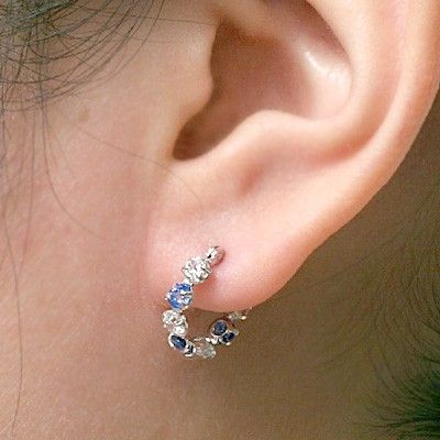 ホワイトゴールドフープピアス