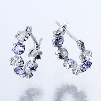 ホワイトゴールドフープピアス