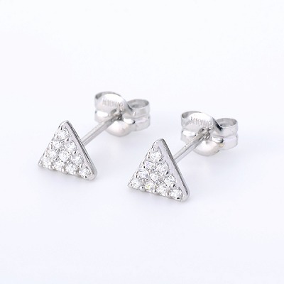 ホワイトゴールドスタッドピアス