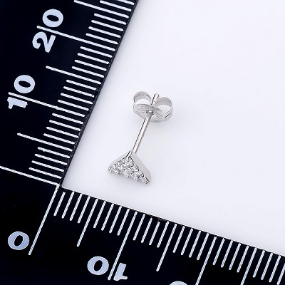 ホワイトゴールドスタッドピアス