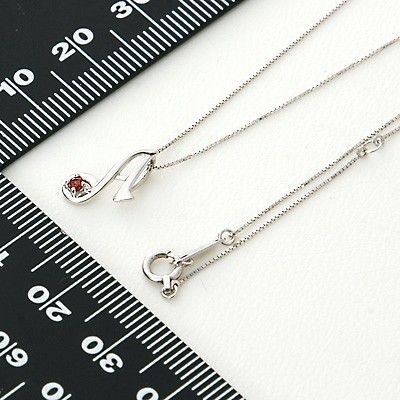 ホワイトゴールドネックレス